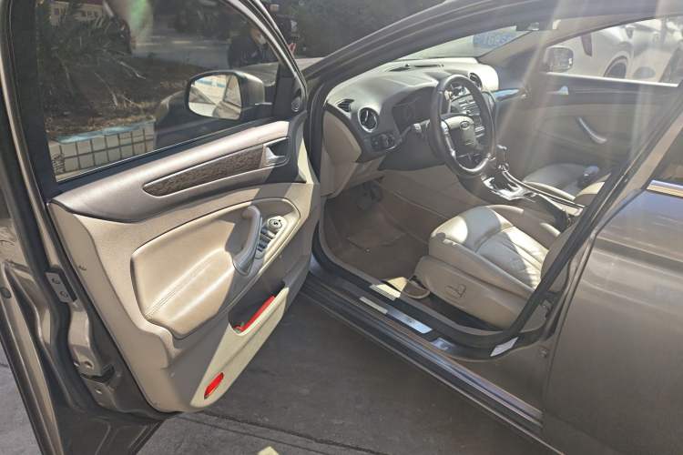 Used Ford Mondeo 2011 2.0L GTDi 200 Fashion Edition Driver Seat