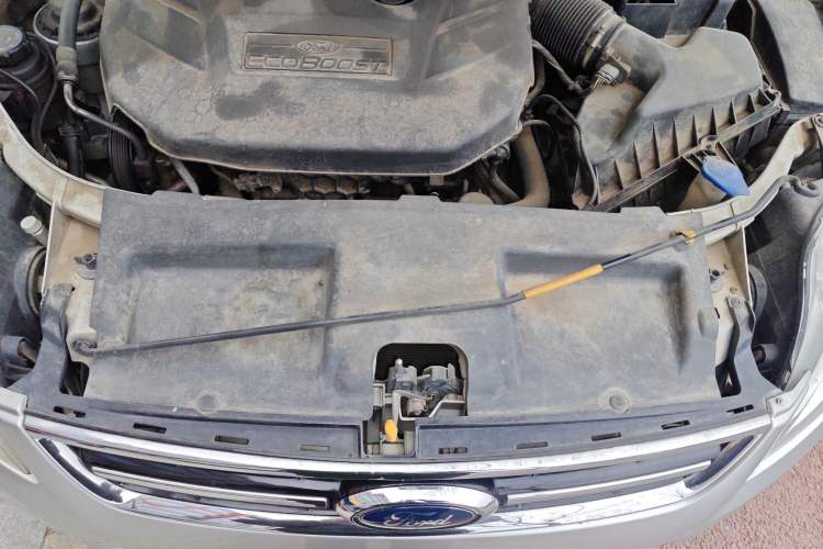 Used Ford Mondeo 2011 2.0L GTDi 200 Luxury Edition Engine Bay