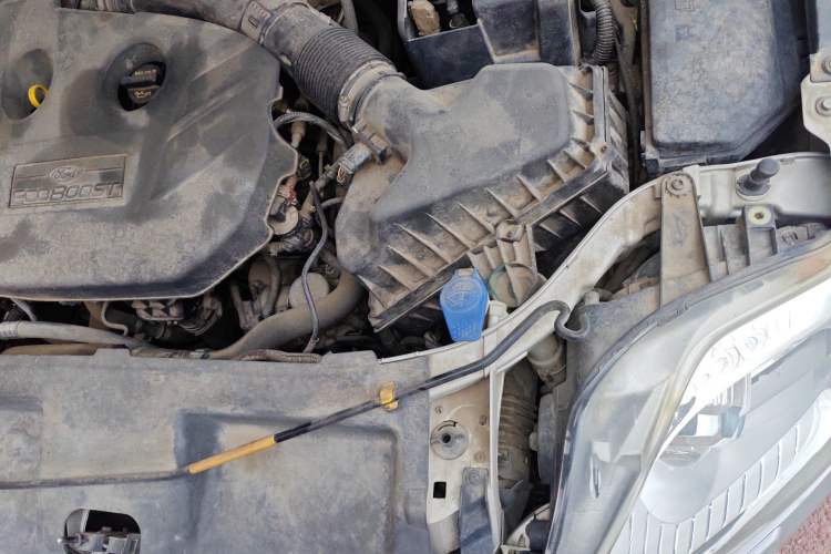 Used Ford Mondeo 2011 2.0L GTDi 200 Luxury Edition Engine Bay Left