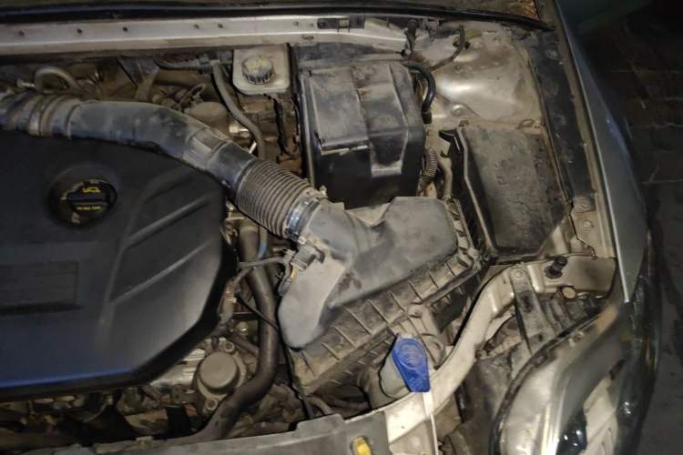 Used Ford Mondeo 2011 2.0L GTDi 200 Luxury Edition Engine Bay Left