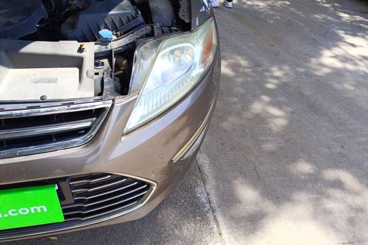 Used Ford Mondeo 2011 2.0L GTDi 200 Fashion Edition Engine Bay Left