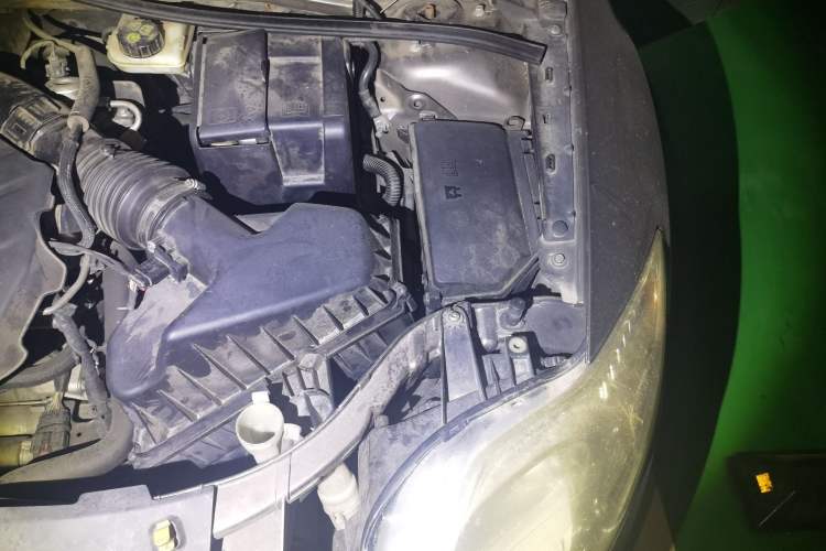 Used Ford Mondeo 2011 2.0L GTDi 200 Fashion Edition Engine Bay Left