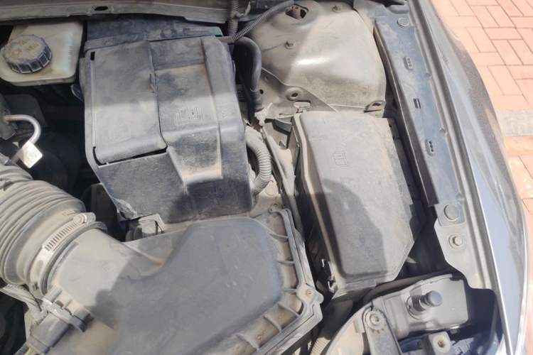 Used Ford Mondeo 2011 2.0L GTDi 200 Luxury Edition Engine Bay Left