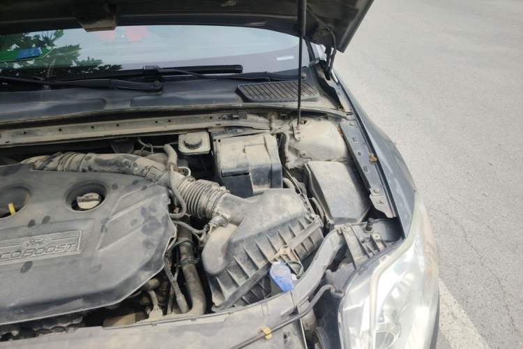 Used Ford Mondeo 2011 2.0L GTDi 200 Luxury Edition Engine Bay Left