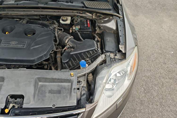 Used Ford Mondeo 2011 2.0L GTDi 200 Luxury Edition Engine Bay Left