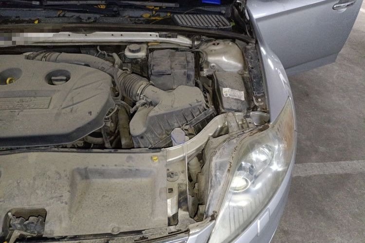 Used Ford Mondeo 2011 2.0L GTDi 200 Luxury Edition Engine Bay Left