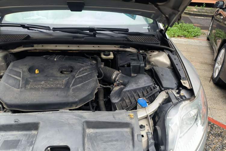 Used Ford Mondeo 2011 2.0L GTDi 200 Fashion Edition Engine Bay Left