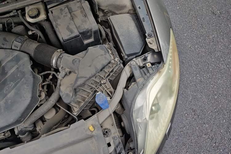 Used Ford Mondeo 2011 2.0L GTDi240 Ultimate Edition Engine Bay Left