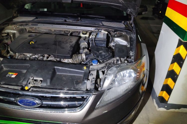 Used Ford Mondeo 2011 2.3L Luxury Model Engine Bay Left
