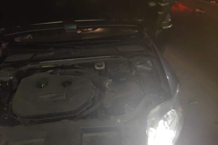Used Ford Mondeo 2011 2.0L GTDi240 Ultimate Edition Engine Bay Left