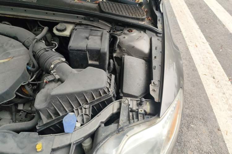 Used Ford Mondeo 2011 2.0L GTDi 200 Fashion Edition Engine Bay Left