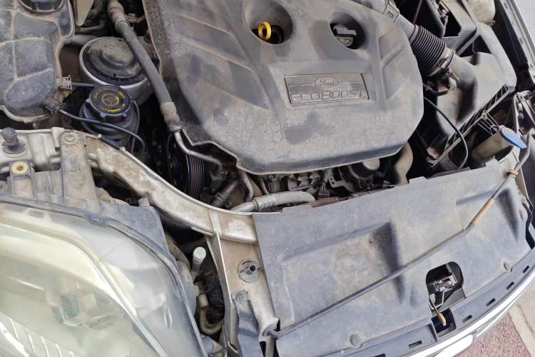 Used Ford Mondeo 2011 2.0L GTDi 200 Luxury Edition Engine Bay Right