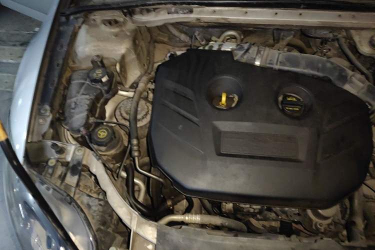 Used Ford Mondeo 2011 2.0L GTDi 200 Luxury Edition Engine Bay Right