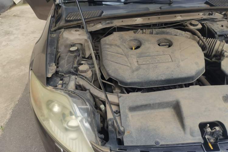 Used Ford Mondeo 2011 2.0L GTDi 200 Luxury Edition Engine Bay Right