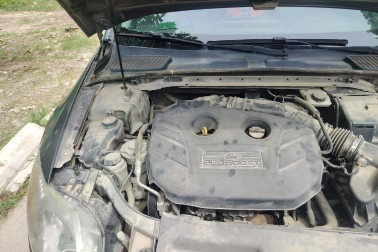 Used Ford Mondeo 2011 2.0L GTDi 200 Luxury Edition Engine Bay Right