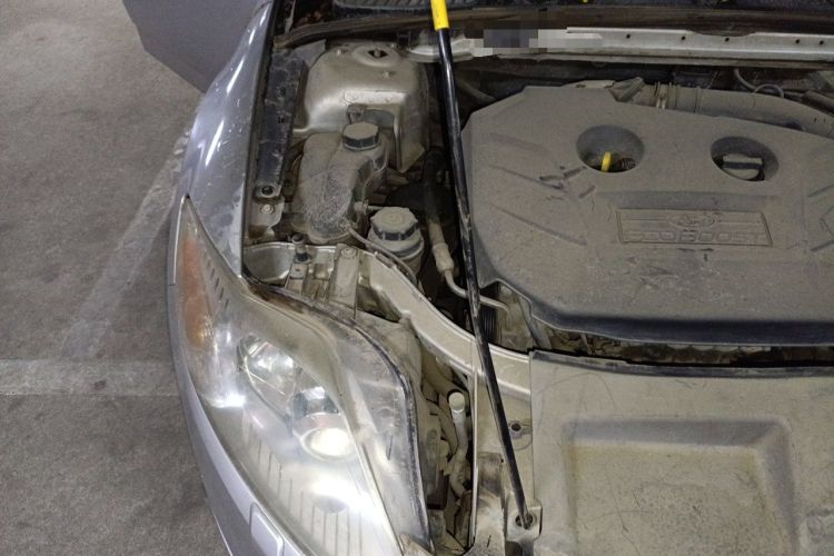 Used Ford Mondeo 2011 2.0L GTDi 200 Luxury Edition Engine Bay Right