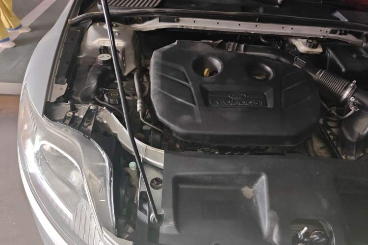 Used Ford Mondeo 2011 2.0L GTDi 200 Fashion Edition Engine Bay Right