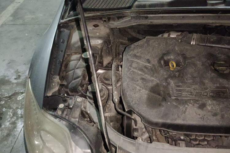 Used Ford Mondeo 2011 2.0L GTDi 200 Fashion Edition Engine Bay Right