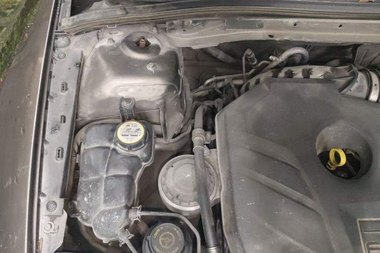 Used Ford Mondeo 2011 2.0L GTDi 200 Luxury Edition Engine Bay Right