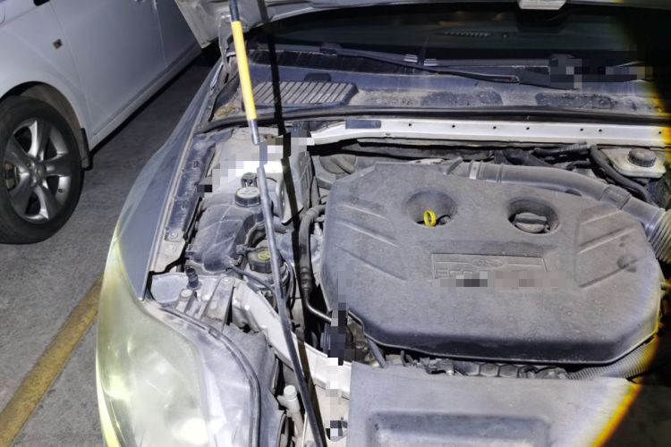 Used Ford Mondeo 2011 2.0L GTDi240 Ultimate Edition Engine Bay Right