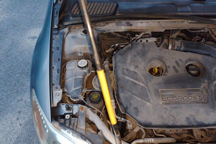 Used Ford Mondeo 2011 2.0L GTDi 200 Luxury Edition Engine Bay Right