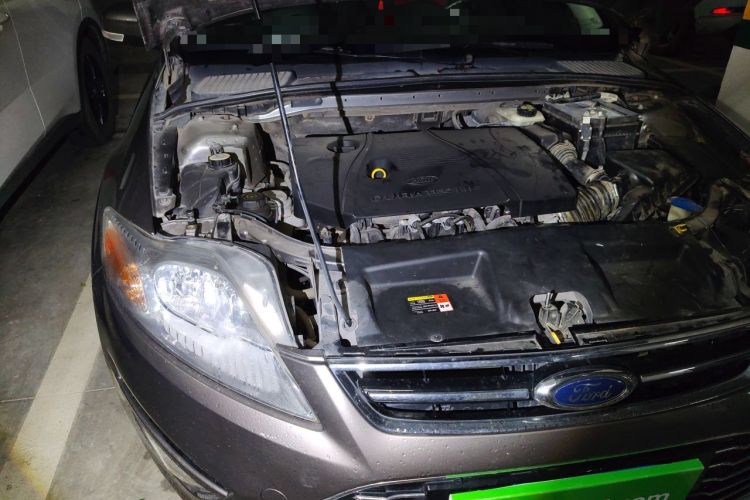 Used Ford Mondeo 2011 2.3L Luxury Model Engine Bay Right
