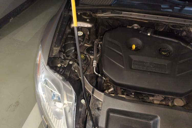 Used Ford Mondeo 2011 2.0L GTDi 200 Luxury Edition Engine Bay Right