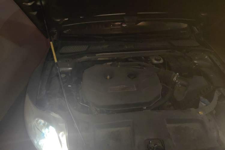 Used Ford Mondeo 2011 2.0L GTDi240 Ultimate Edition Engine Bay Right