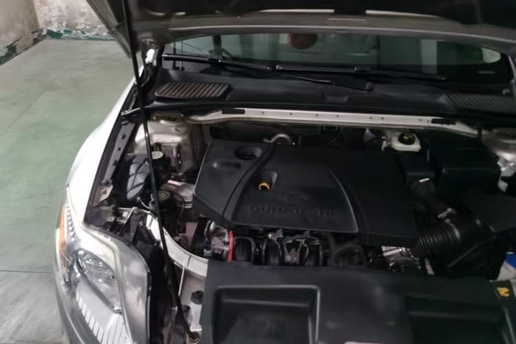 Used Ford Mondeo 2011 2.3L Luxury Model Engine Bay Right