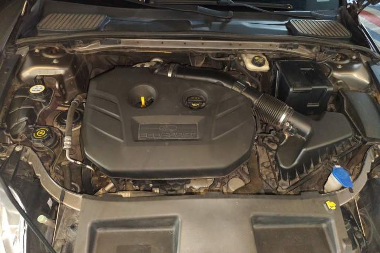 Used Ford Mondeo 2011 2.0L GTDi 200 Luxury Edition Engine Bay