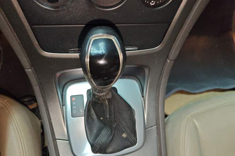 Used Ford Mondeo 2011 2.3L Fashion Edition Gear Lever