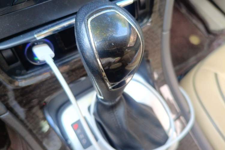 Used Ford Mondeo 2011 2.0L GTDi 200 Fashion Edition Gear Lever