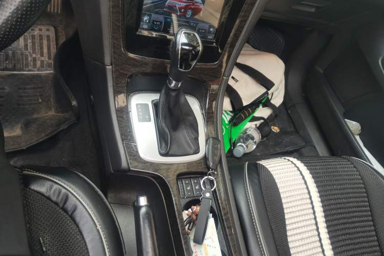 Used Ford Mondeo 2011 2.0L GTDi 200 Luxury Edition Gear Lever