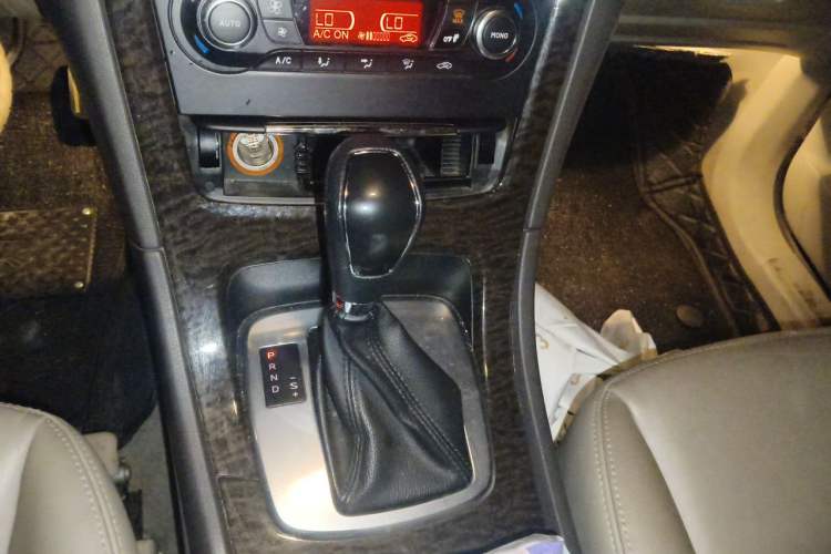Used Ford Mondeo 2011 2.0L GTDi 200 Fashion Edition Gear Lever
