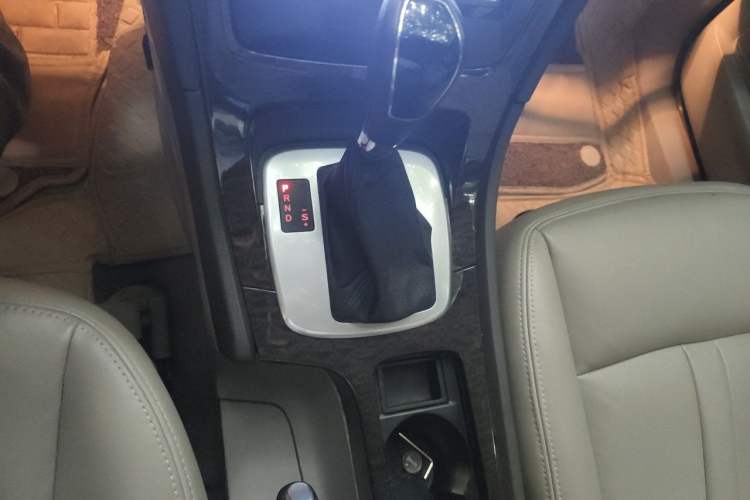 Used Ford Mondeo 2011 2.0L GTDi 200 Luxury Edition Gear Lever