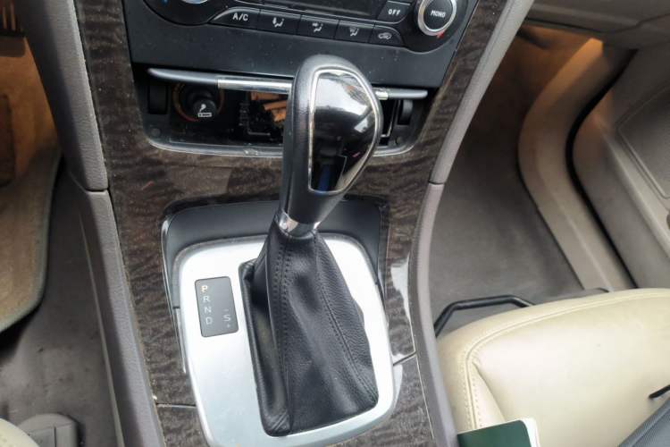 Used Ford Mondeo 2011 2.0L GTDi 200 Fashion Edition Gear Lever