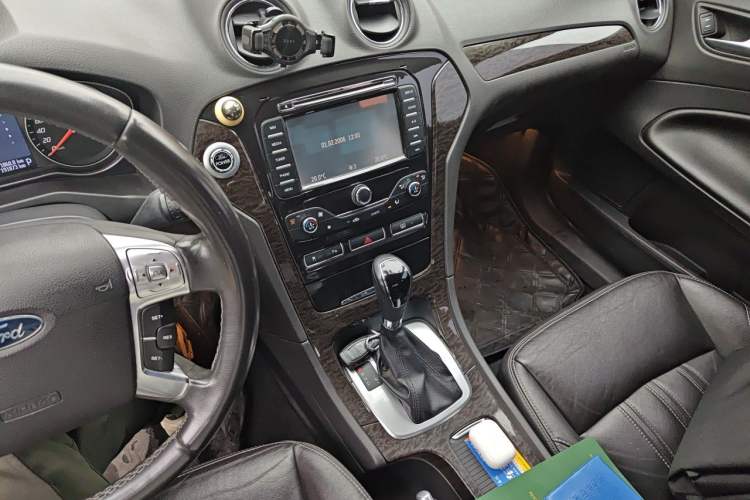 Used Ford Mondeo 2011 2.0L GTDi240 Ultimate Edition Gear Lever