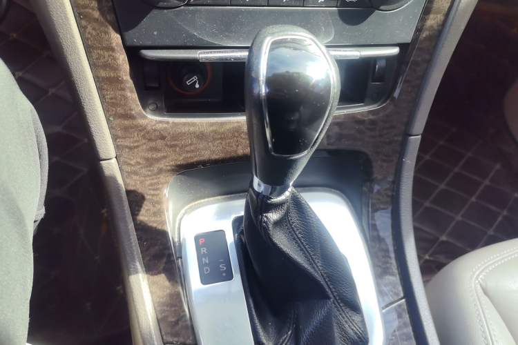 Used Ford Mondeo 2011 2.0L GTDi 200 Fashion Edition Gear Lever
