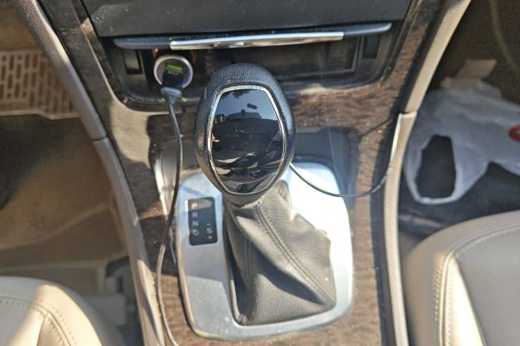 Used Ford Mondeo 2011 2.0L GTDi 200 Fashion Edition Gear Lever