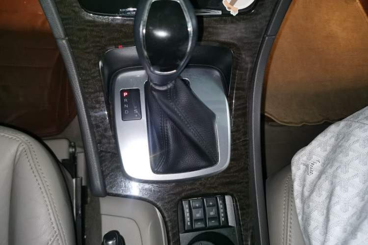 Used Ford Mondeo 2011 2.3L Luxury Model Gear Lever
