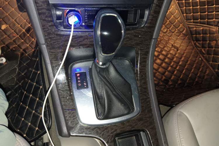 Used Ford Mondeo 2011 2.0L GTDi 200 Fashion Edition Gear Lever