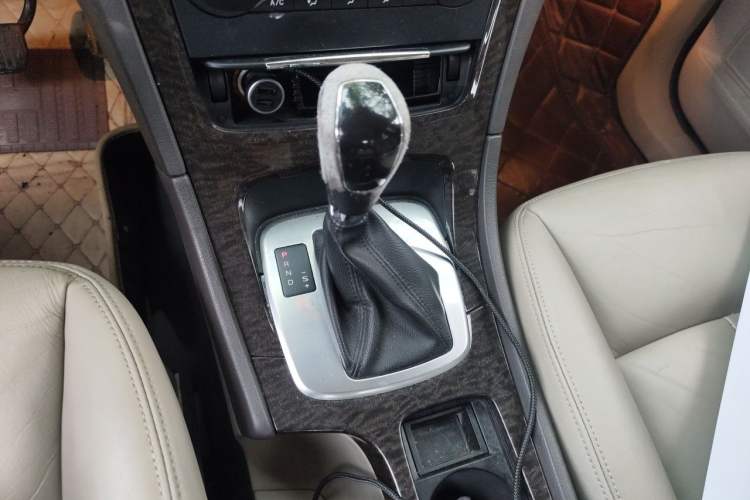 Used Ford Mondeo 2011 2.0L GTDi 200 Fashion Edition Gear Lever