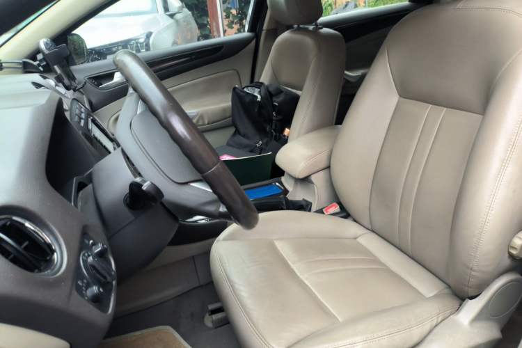 Used Ford Mondeo 2011 2.0L GTDi 200 Fashion Edition Left Front Seat