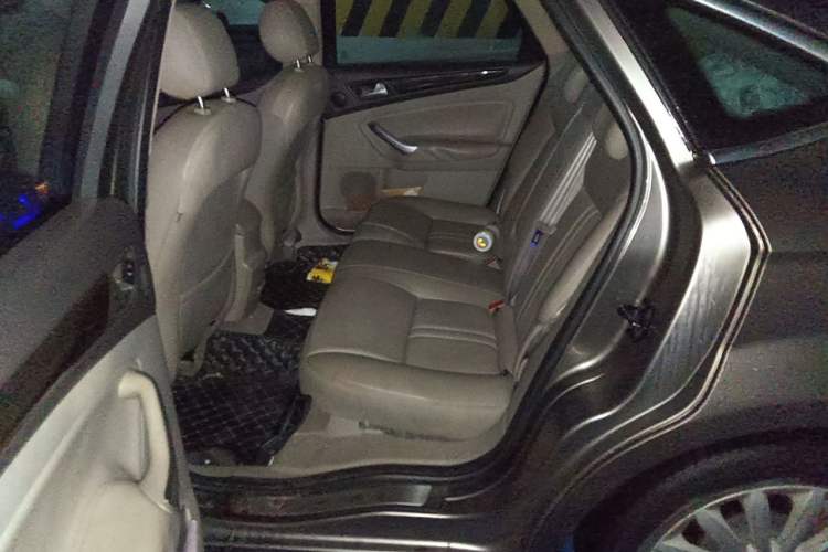 Used Ford Mondeo 2011 2.0L GTDi 200 Fashion Edition Left Rear Seat