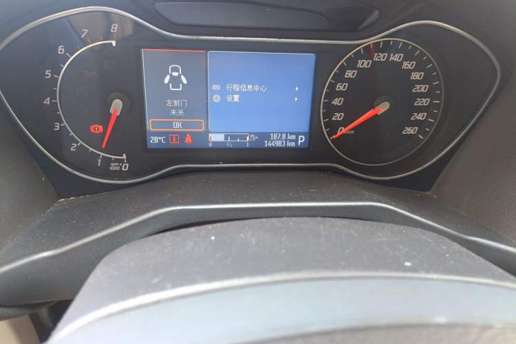 Used Ford Mondeo 2011 2.0L GTDi 200 Fashion Edition Odometer Close Up