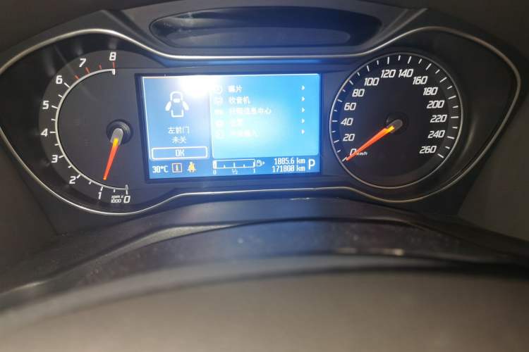 Used Ford Mondeo 2011 2.0L GTDi 200 Fashion Edition Odometer Close Up