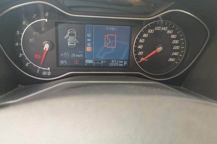 Used Ford Mondeo 2011 2.0L GTDi 200 Luxury Edition Odometer Close Up