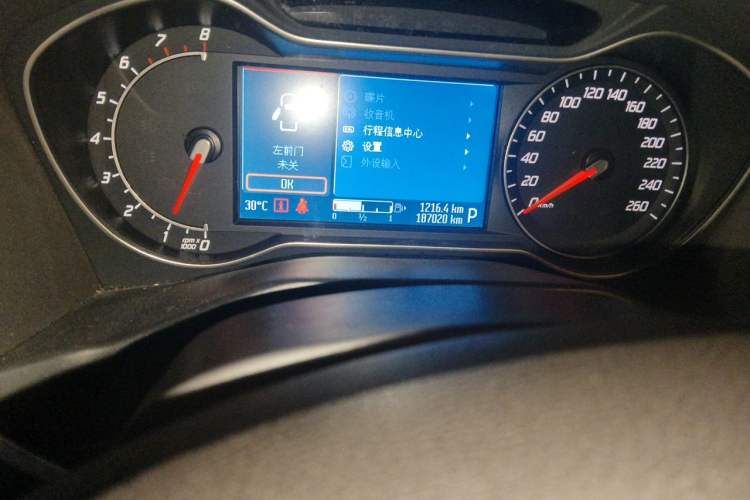 Used Ford Mondeo 2011 2.0L GTDi 200 Fashion Edition Odometer Close Up