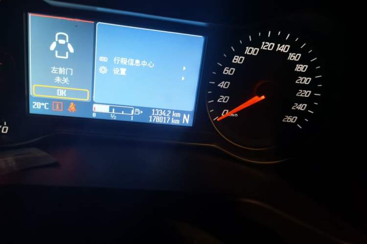 Used Ford Mondeo 2011 2.0L GTDi240 Ultimate Edition Odometer Close Up