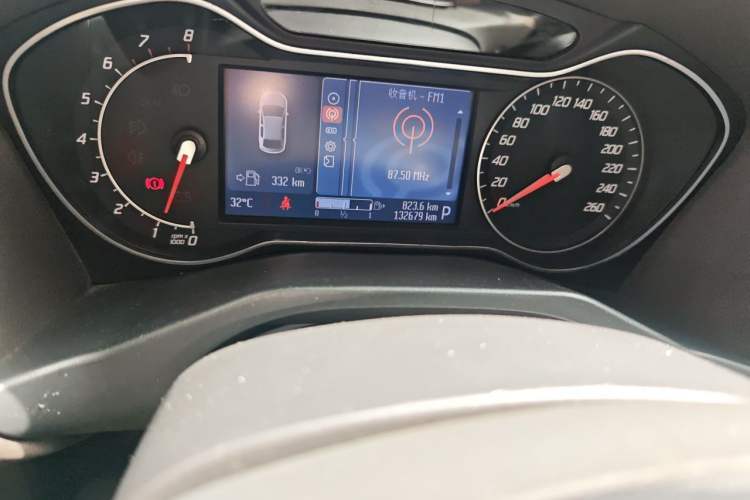 Used Ford Mondeo 2011 2.0L GTDi 200 Fashion Edition Odometer Close Up